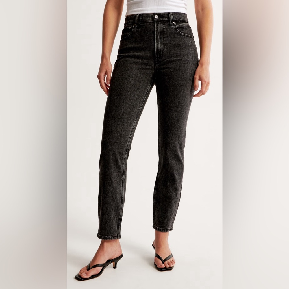 Abercrombie & Fitch The Mom High Rise jeans. Factory faded black. Women Size 4s
